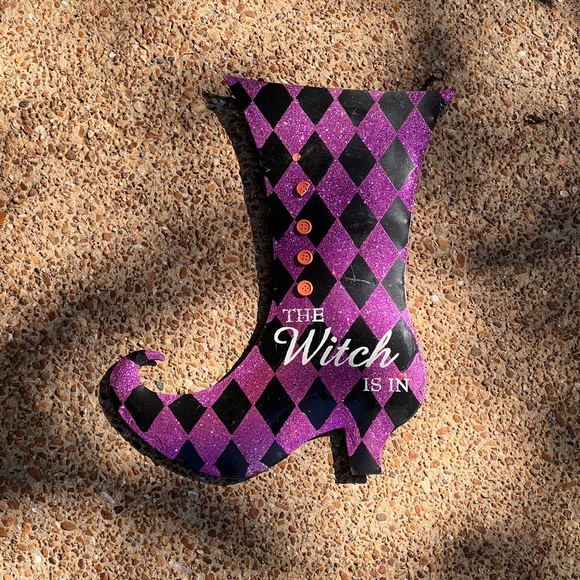 The Witch Is In Tim Boot Arrow - Picture 1 of 1